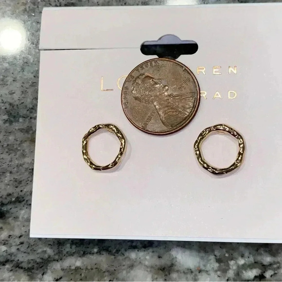Circle gold tone stud earrings by Lauren Conrad - Picture 3 of 7